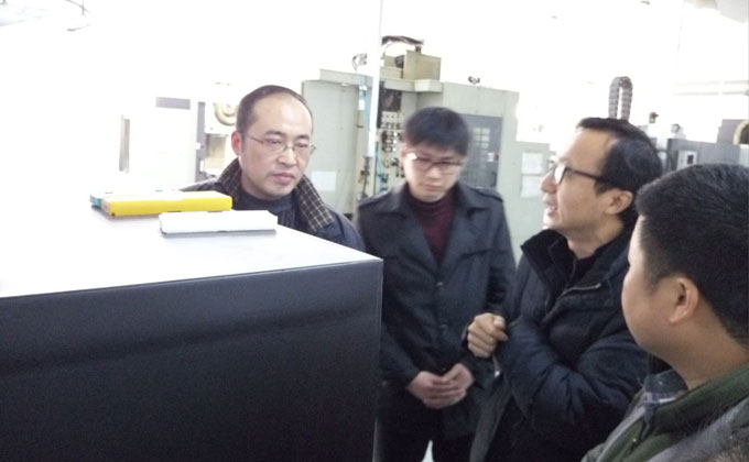 無錫貝斯特領(lǐng)導(dǎo)團(tuán)隊(duì)到航瑞成(智能儲(chǔ)存柜)項(xiàng)目考察